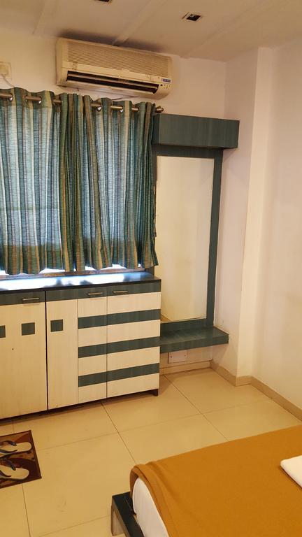 Hotel Relish Vadodara Eksteriør bilde