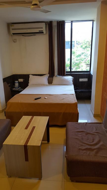 Hotel Relish Vadodara Eksteriør bilde