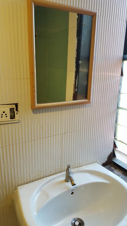 Hotel Relish Vadodara Eksteriør bilde